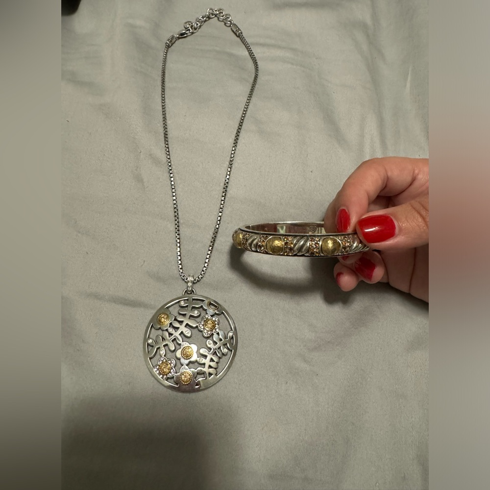 Brightens jewelry
